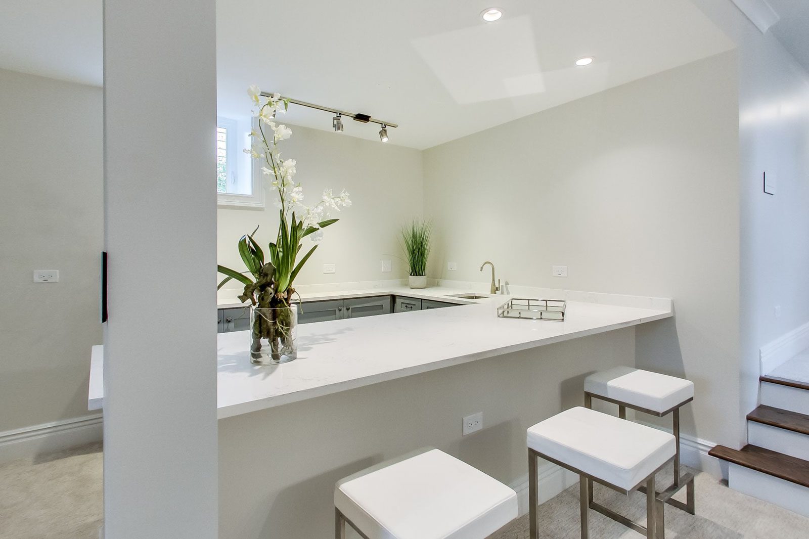 Wet bar in basement remodel